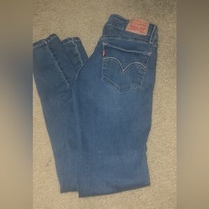 Women’s Levi’s size 27 super skinny jeans